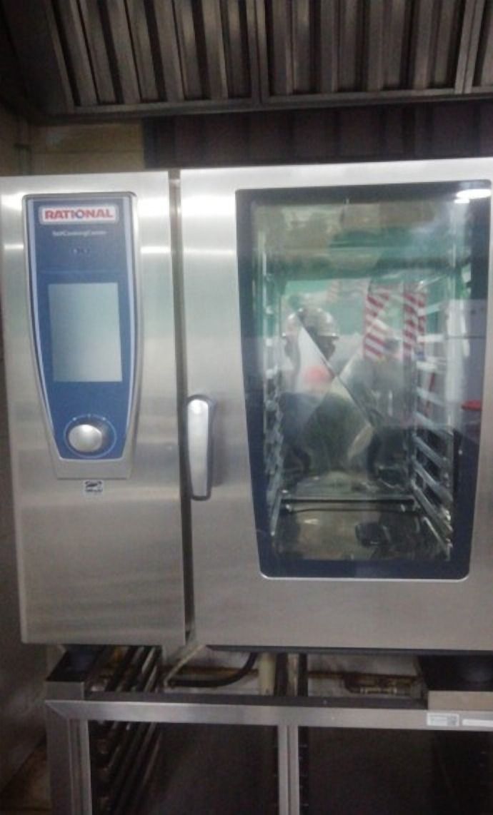 Horno industrial de acero inoxidable con panel de control